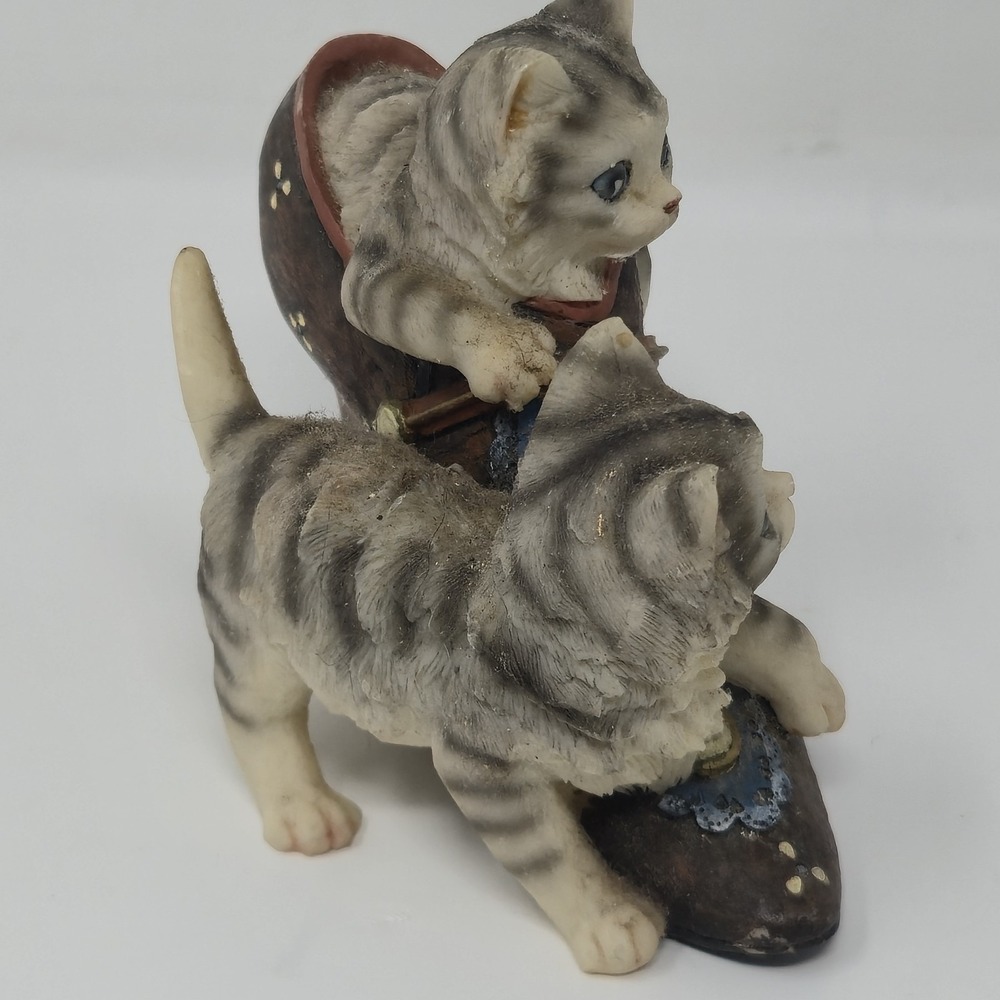 Vintage Kittens in Shoe Figurine Gray Tabby Cats High Heel Resin Decor 4"Hx5L" - Picture 5 of 13